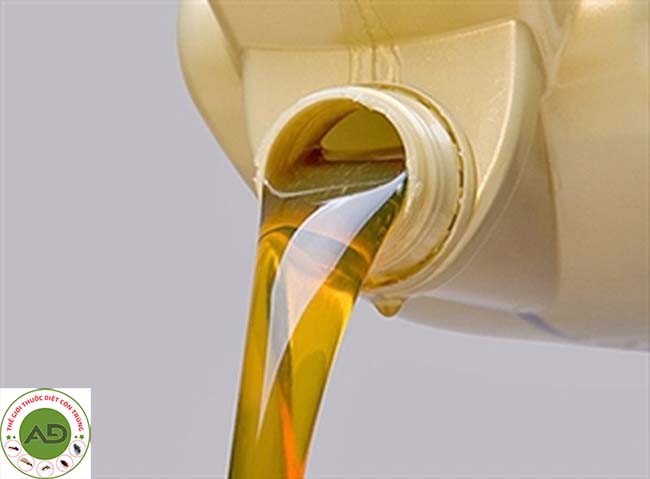 Sử dụng dầu hỏa – cách diệt mối tuyệt vời.