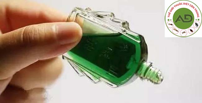 Đuổi muỗi bằng dầu gió